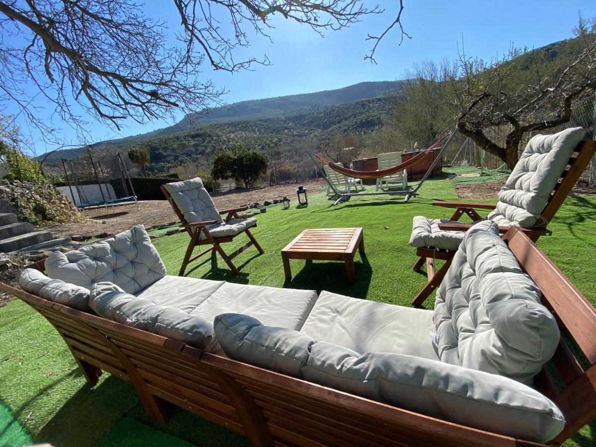 La Huerta Del Castillo Con Su Caz De Agua - Enjoy Life & Relax Castillo de Locubin Bagian luar foto