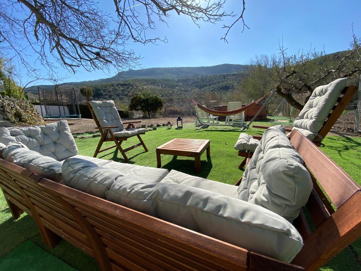 La Huerta Del Castillo Con Su Caz De Agua - Enjoy Life & Relax Castillo de Locubin Bagian luar foto